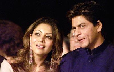 Gauri likes a colourful SRK